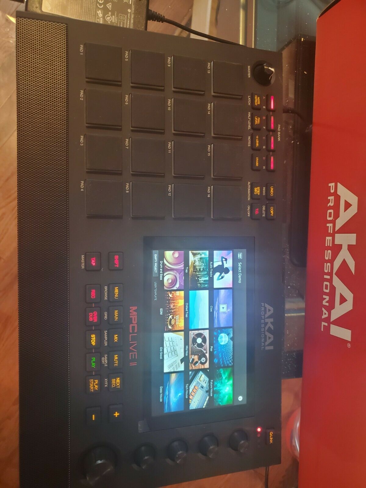 Akai Professional MPC Live II — 13