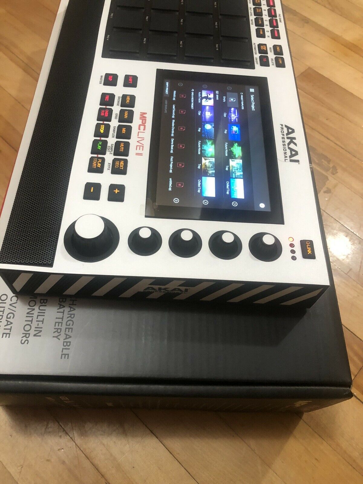 Akai Professional MPC Live II Silver — 5