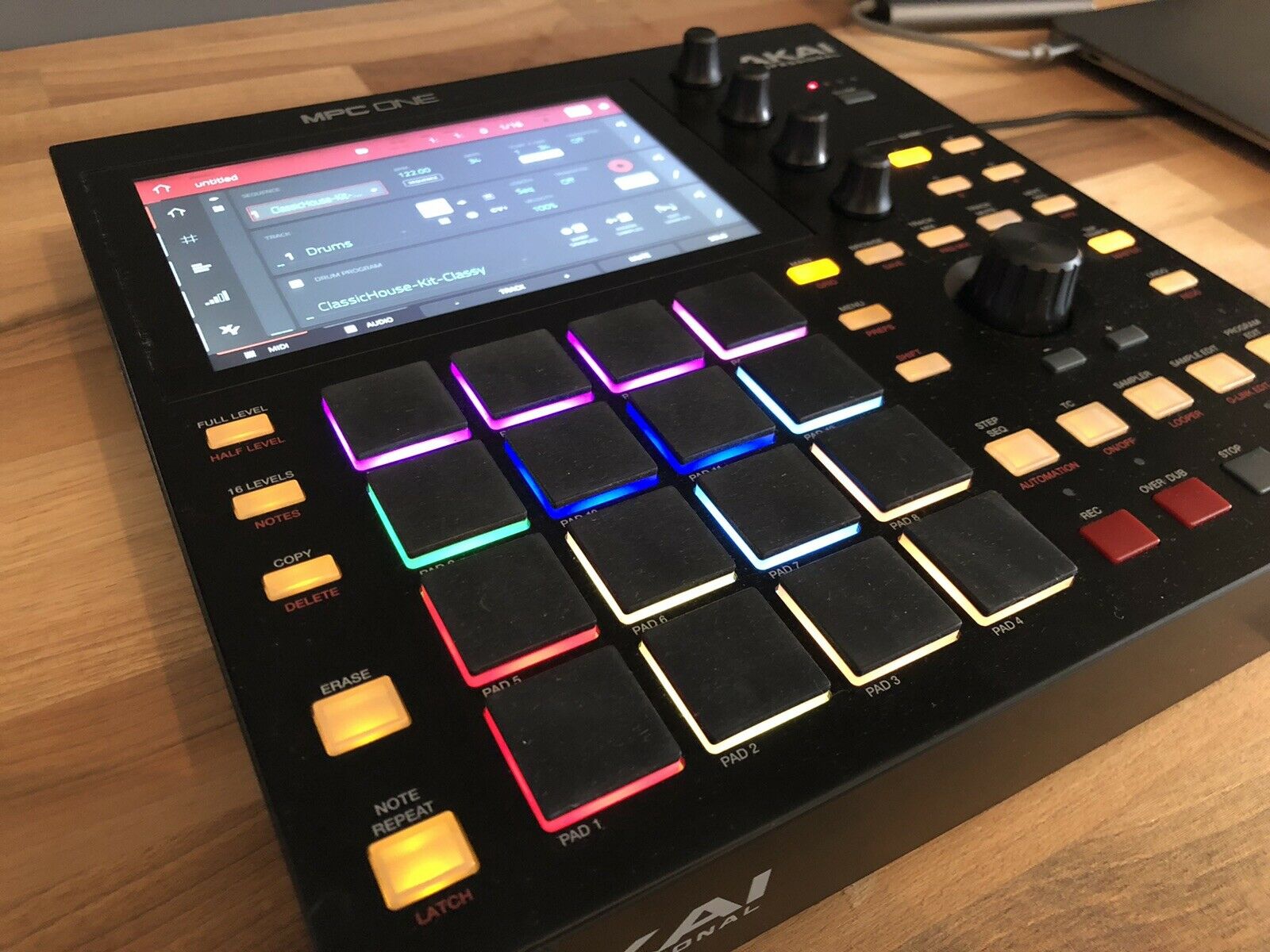 Akai Professional MPC One — 10