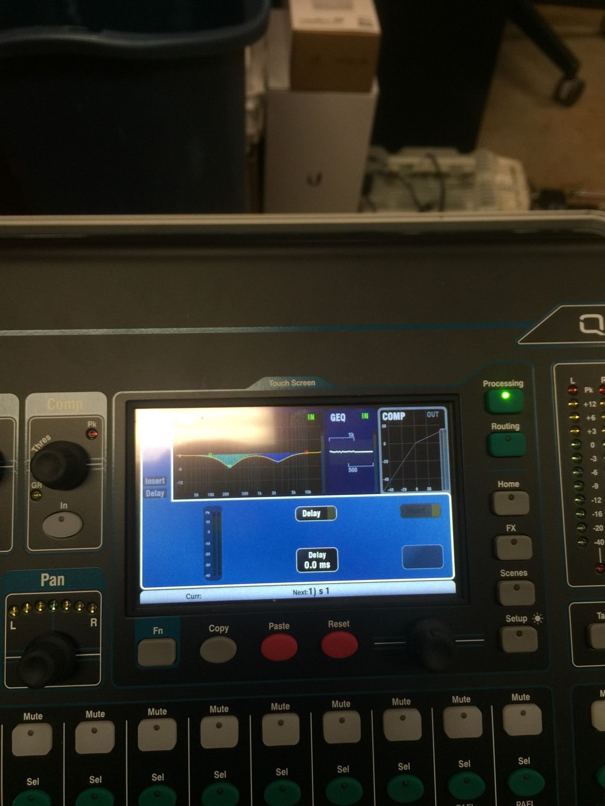 Allen & Heath Qu-16 + flight case — 2