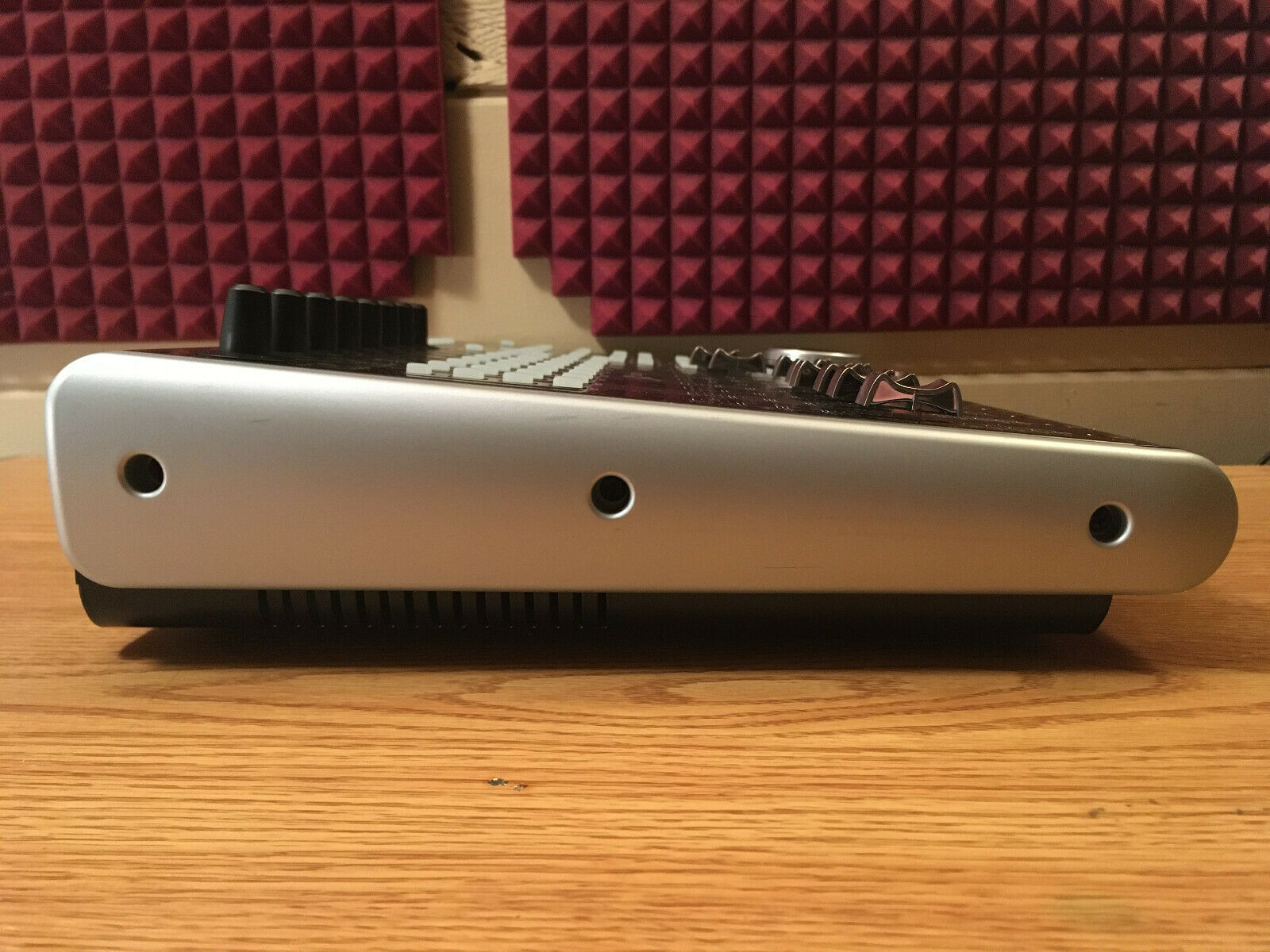 Behringer X-Touch — 8