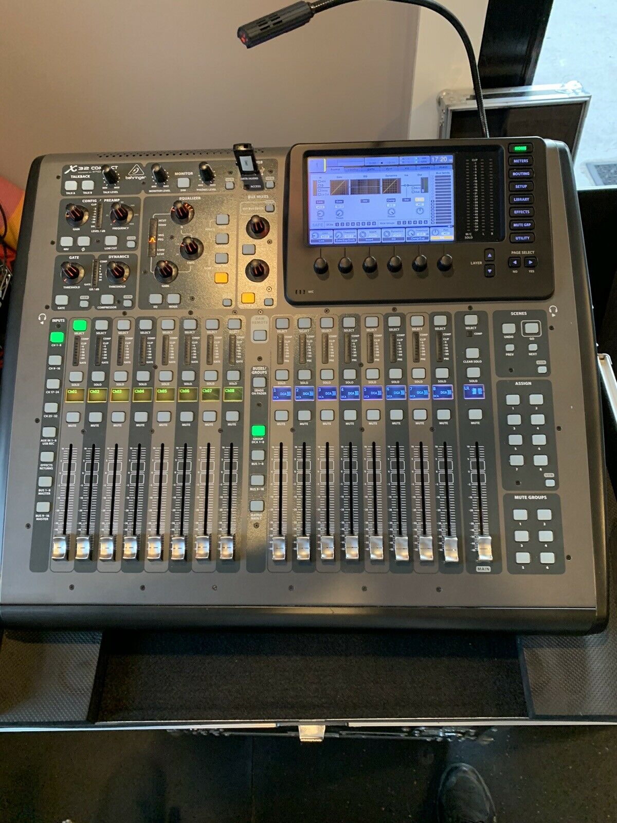 Behringer X32 Compact — 2