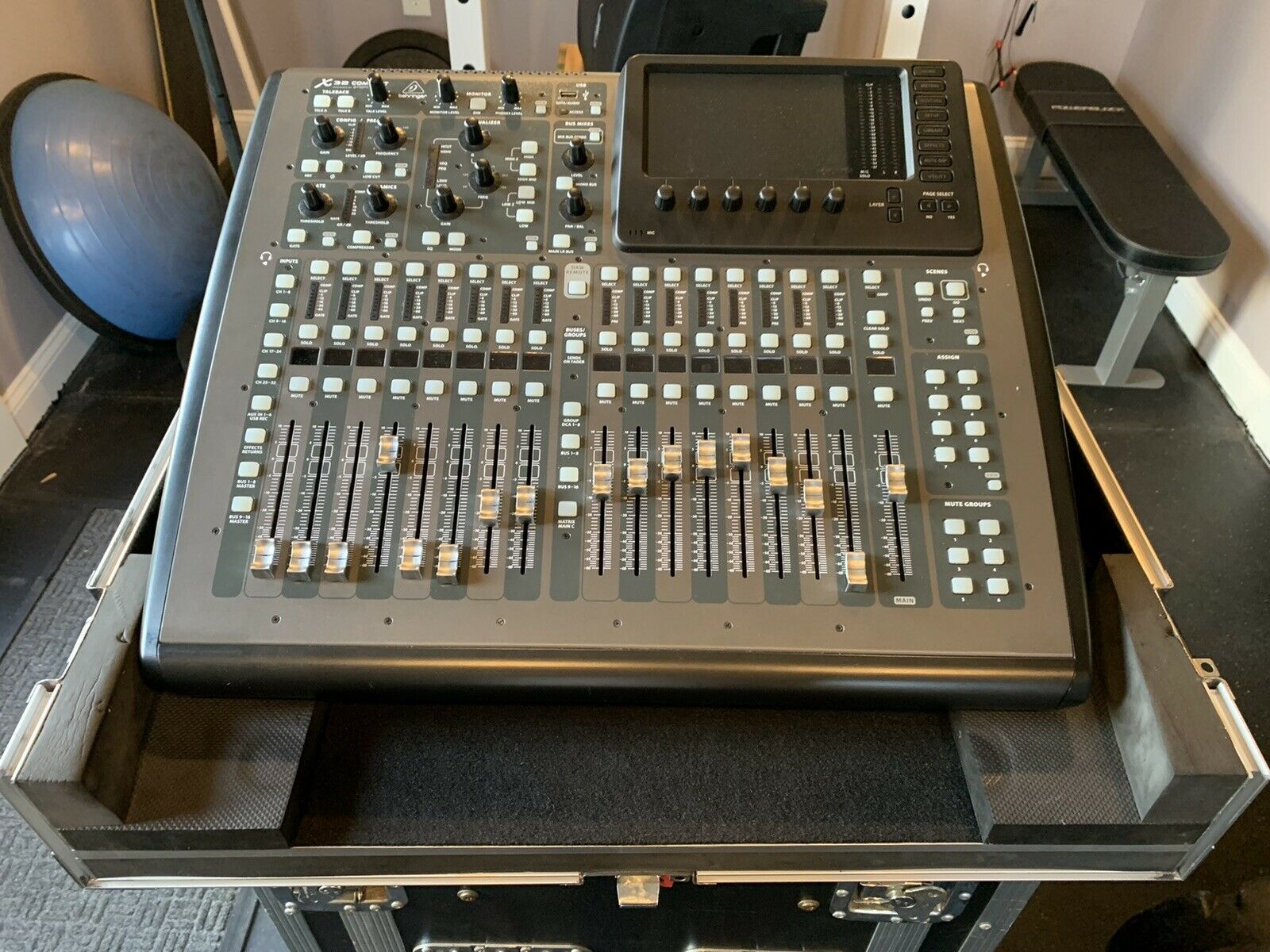 Behringer X32 Compact — 6
