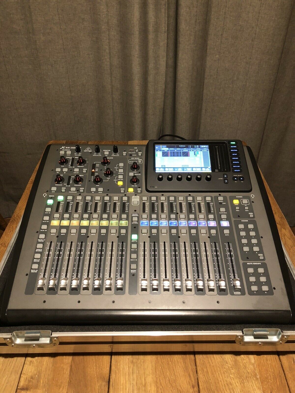 Behringer X32 Compact — 12