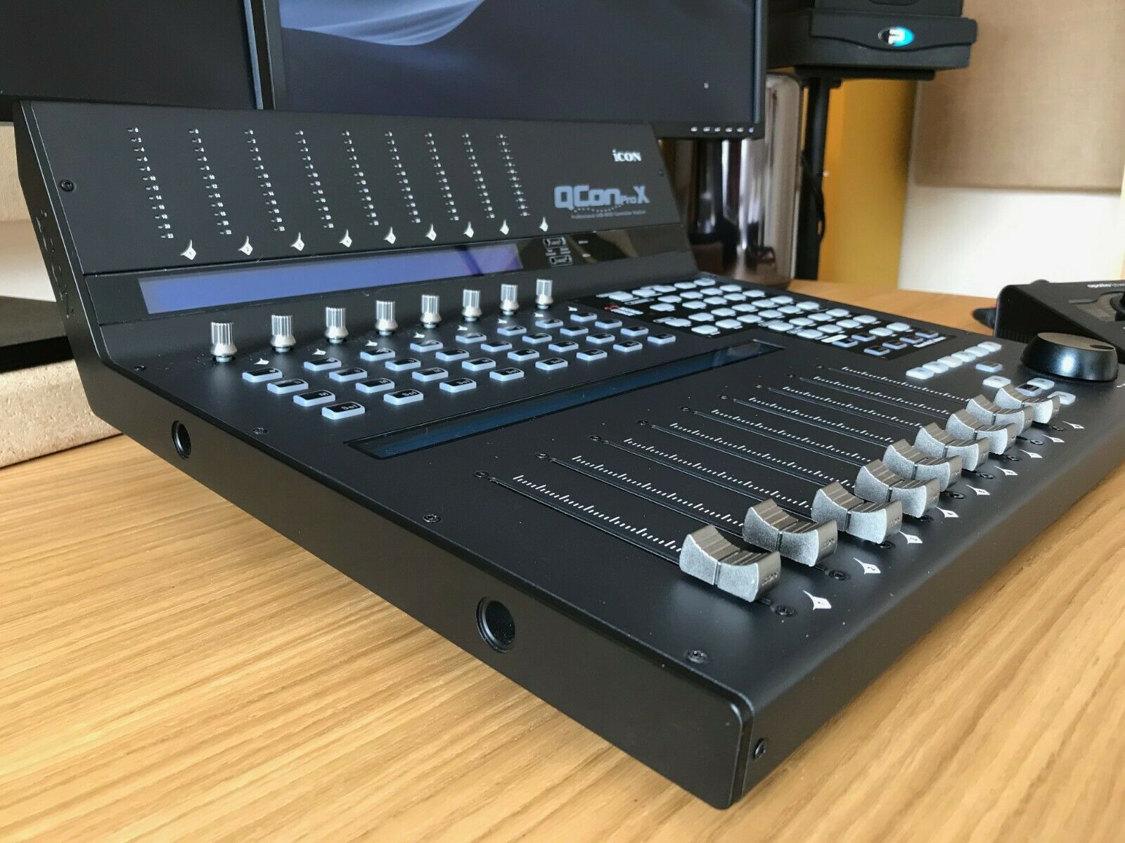 Icon QCon Pro X — 8