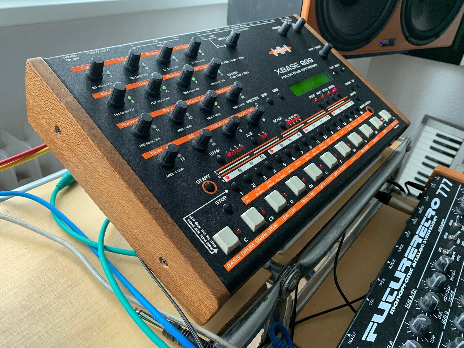 Jomox XBase 999 — 2