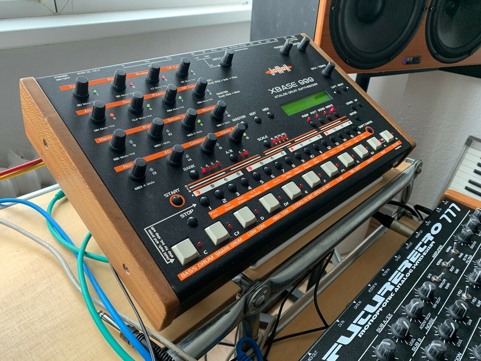 Jomox XBase 999 — 3