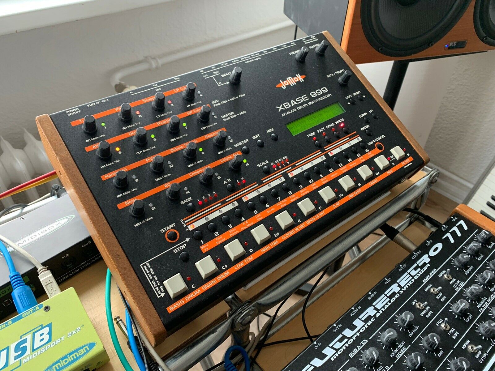 Jomox XBase 999 — 4