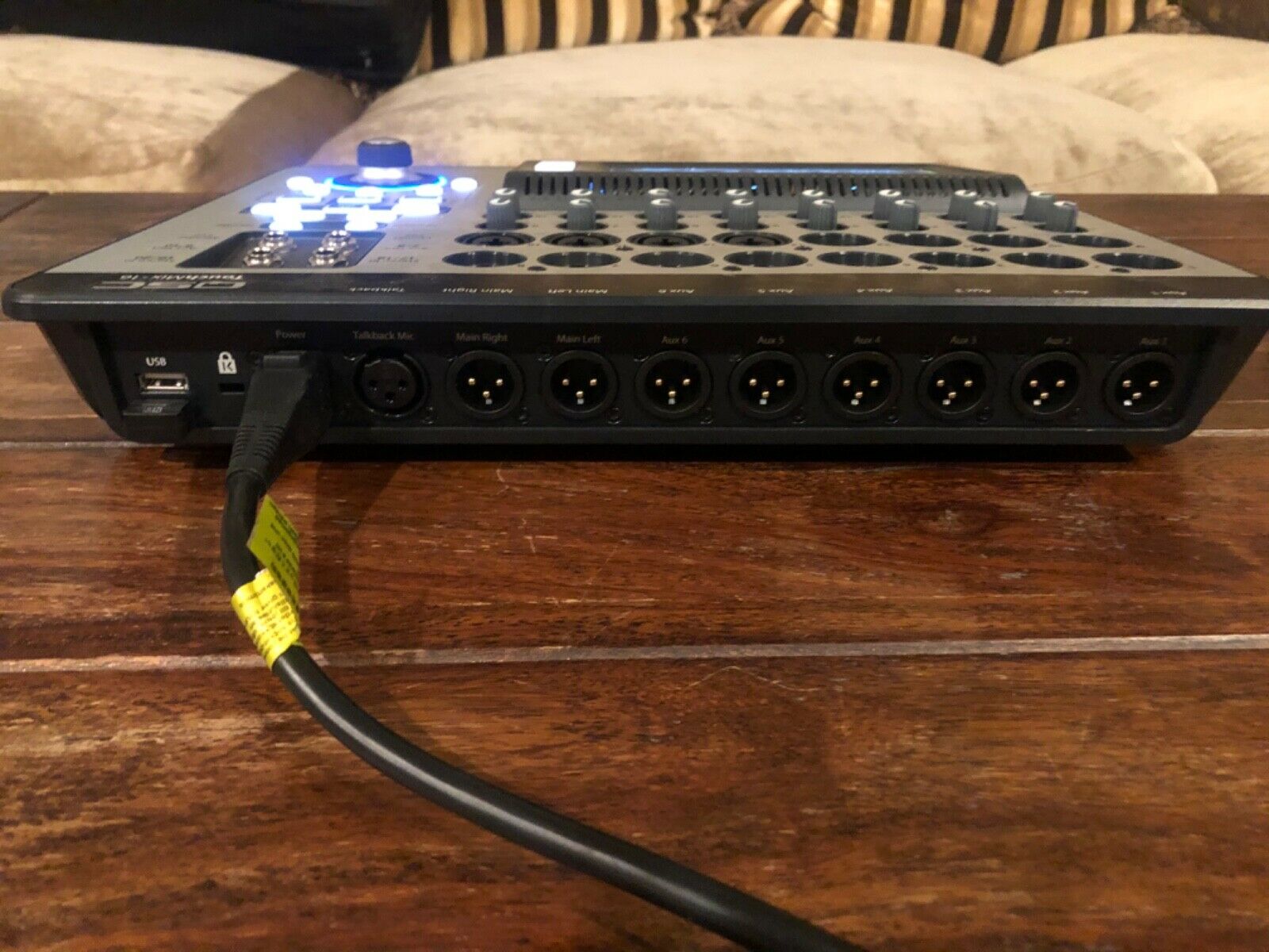 QSC TouchMix-16 — 6