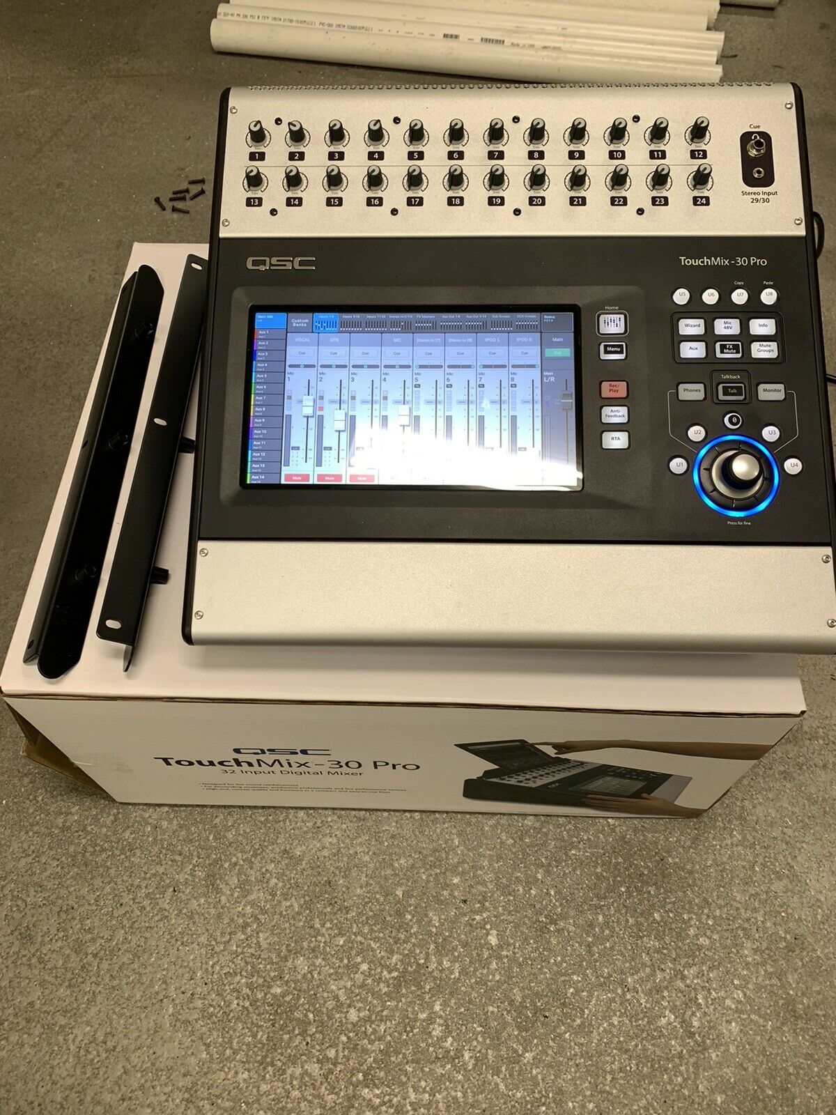 QSC TouchMix-30 Pro — État Excellent